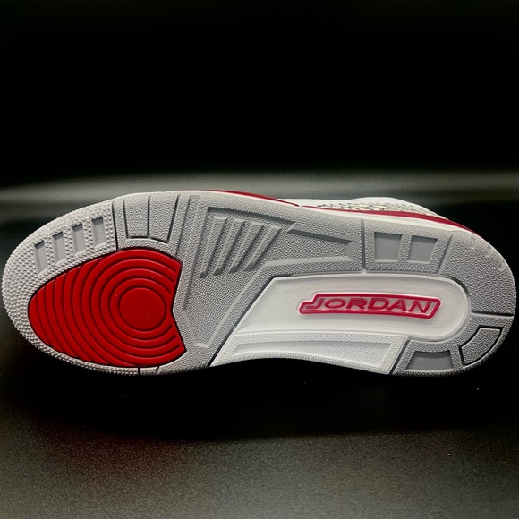 Jordan 3 Cardinal Red - Picture 5 of 9